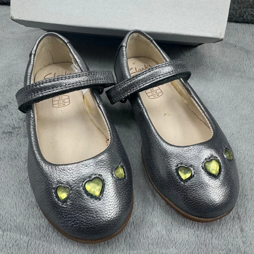 Clarks First Shoes Silver Leather Mary Jane Flats Yellow Heart Girls Size 5F 21M
